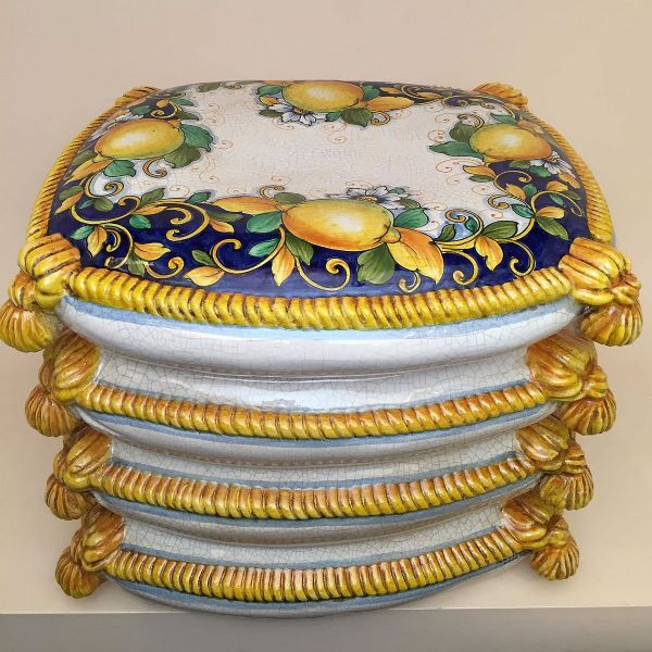 SEAT IN THE SHAPE OF CUSHION WITH LEMONS ON BLUE