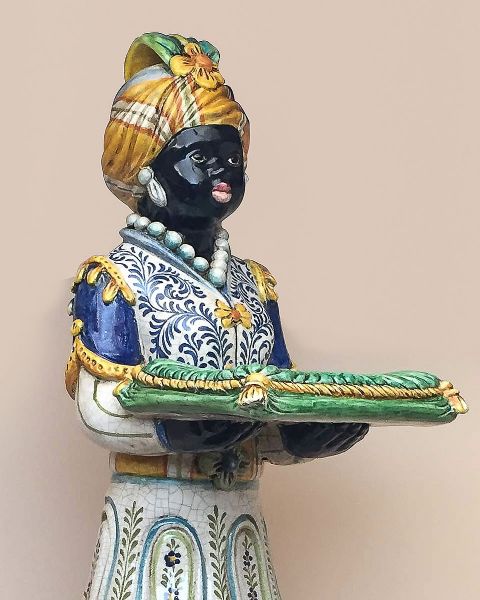 STATUE OF MOOR (woman)