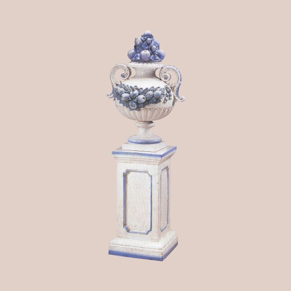 DELLA ROBBIA-STYLE VASE, IN BLUE AND WHITE ON A SQUARE COLUMN CM.157H