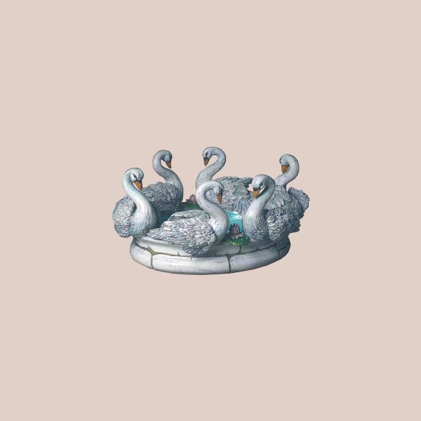 ROUND CENTERPIECE WITH SWANS