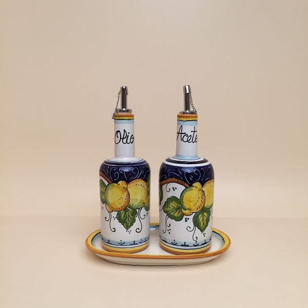 Set of 2 oil and vinegar bottles, cm.25h with tray