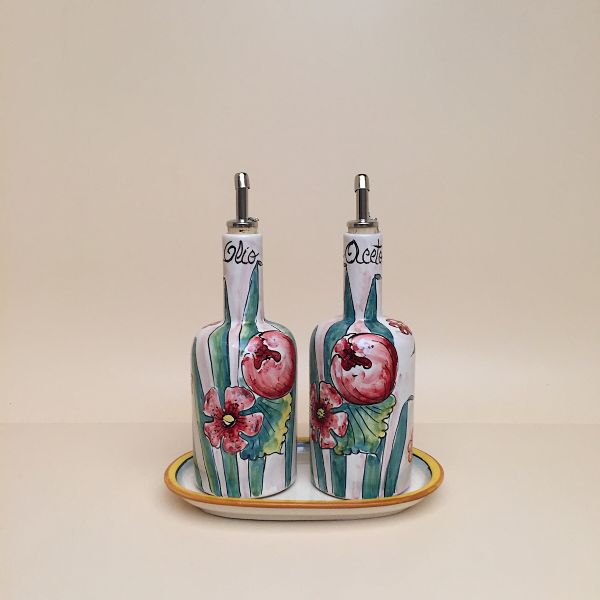 Set of 2 oil and vinegar bottles, cm.20h with tray