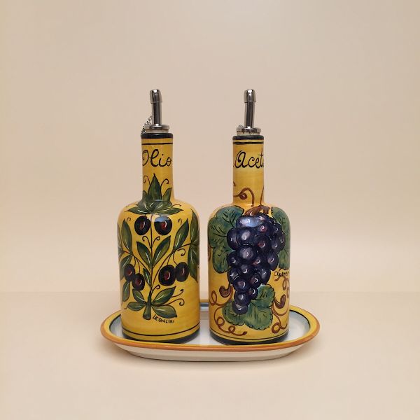 Set of 2 oil and vinegar bottles, cm.20h with tray
