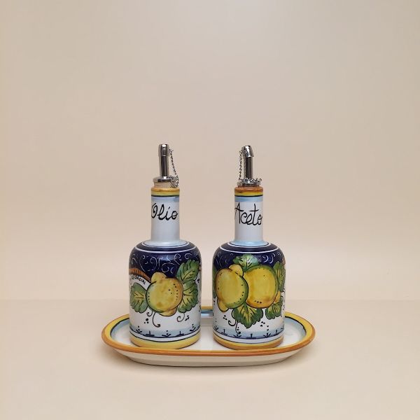 Set of 2 oil and vinegar bottles, cm.15h with tray