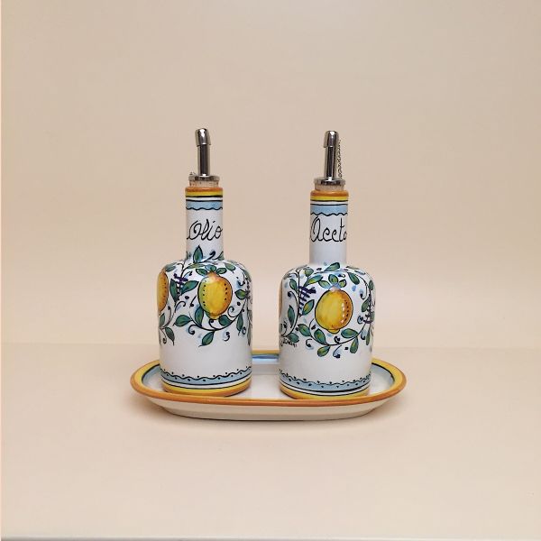 Set of 2 oil and vinegar bottles, cm.15h with tray - design:Limoncini