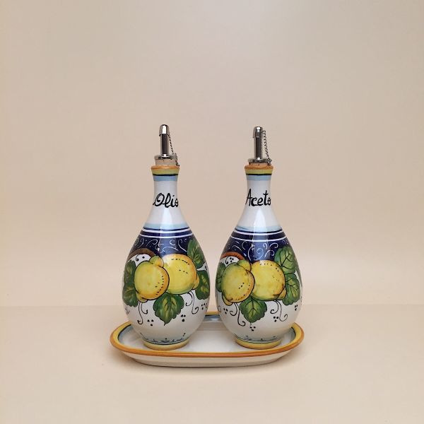 Set of 2 oil and vinegar bottles, cm.19h with tray