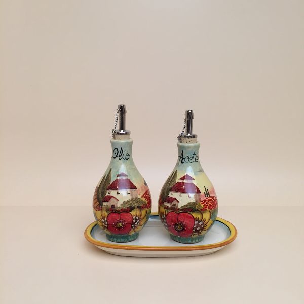 Set of 2 rounded oil and vinegar bottles, cm.13h with tray
