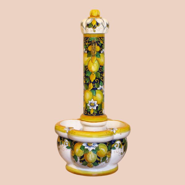 FOUNTAIN WITH BASIN. TOTAL HEIGHT CM.100