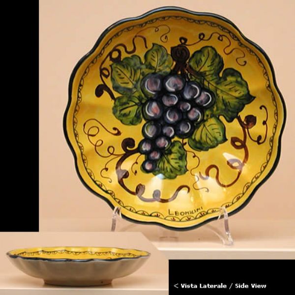 UV214 25 - Scallop-edged plate, diameter cm.25