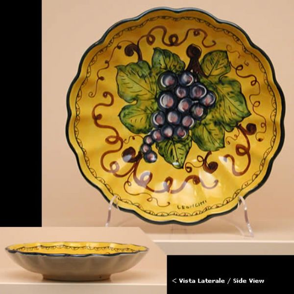 UV214 30 - Scallop-edged plate, diameter cm.30