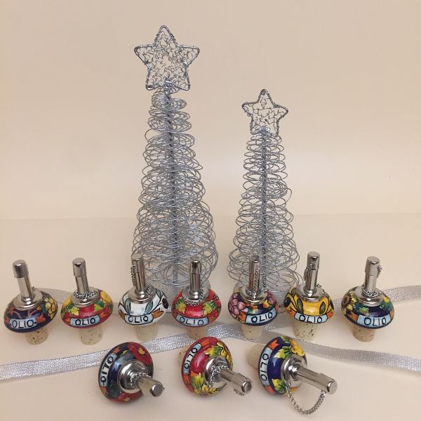 PRO 0008 - The selection is composed of: 10 bottle corks with oil pourers, mixed designs