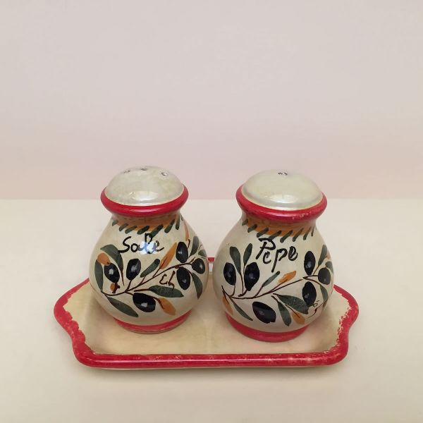 OL106 10 - Salt and pepper cm. 10h + tray