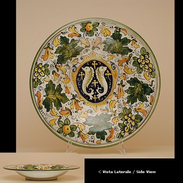 CC301F 42P - Wall plate cm. 42 d. cafaggiolo colori coat of arms with fish